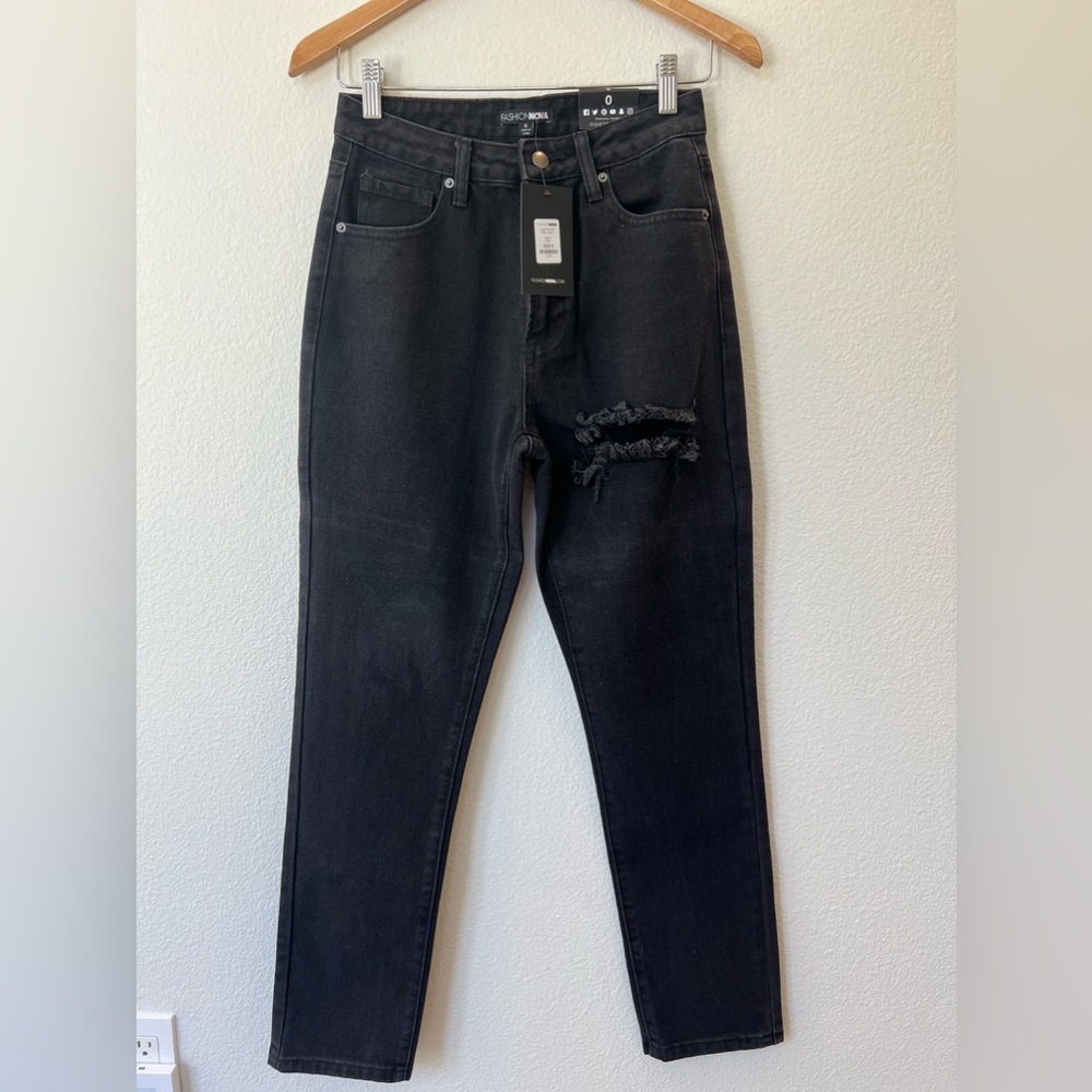 Jaydon Ripped Mom Jeans - Black. Size 0 - Picture 3 of 9